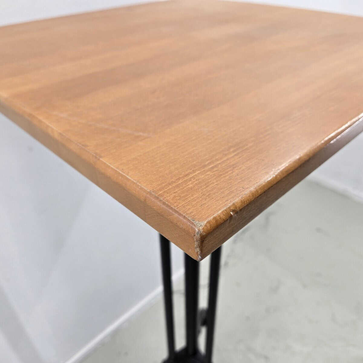 Bartisch Buche massiv B 60.5 x T 60.5 x H 113.5 cm – Bild 5