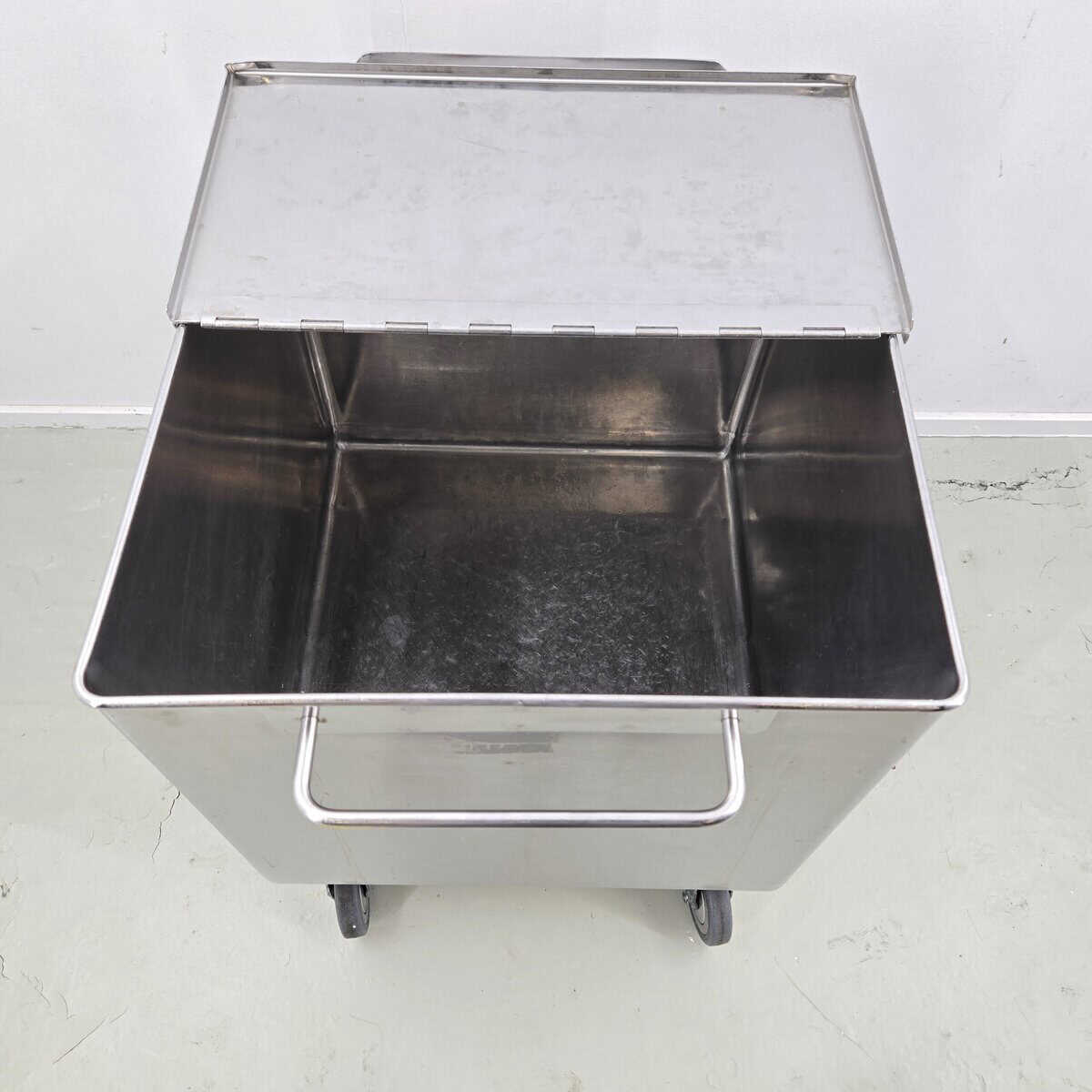 Mehlwagen I Zutatenwagen Edelstahl mit Haltegriff und Deckel, B 50 x T 55 x H 64 cm, 176 l – Bild 4
