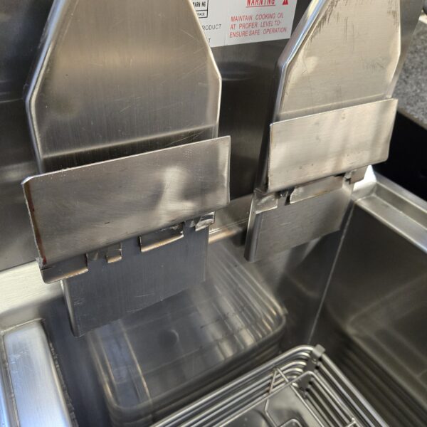 Fritteuse CNIX FRYER 380V, 6kW, 16A, B 44 x T 89 x H 115 cm – Bild 5