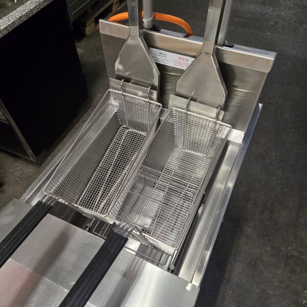 Fritteuse CNIX FRYER 380V, 6kW, 16A, B 44 x T 89 x H 115 cm – Bild 7