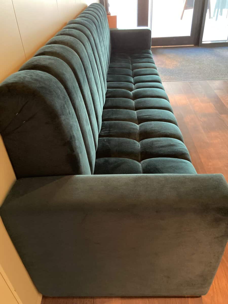 Sitzbank mit Stoffüberzug Samt türkis, B 160 x T 79 x H 100 I Total 17 STK, Stückpreis CHF 130.00 – Bild 3