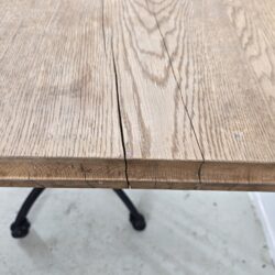 Tisch Massivholz mit Gusseisenbein, B 75 x T 70 x H 73 cm – Bild 4