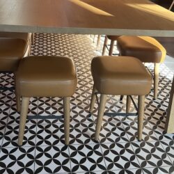 Hocker Schnieder Eiche/Kunstleder Cognac