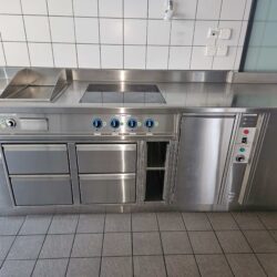 Kochherd I Arbeitskorpus warme Küche Simeta/Aeschlimann I CHF 8'000.00